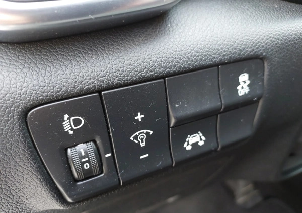 Kia Sportage cena 71000 przebieg: 179000, rok produkcji 2017 z Sochaczew małe 277